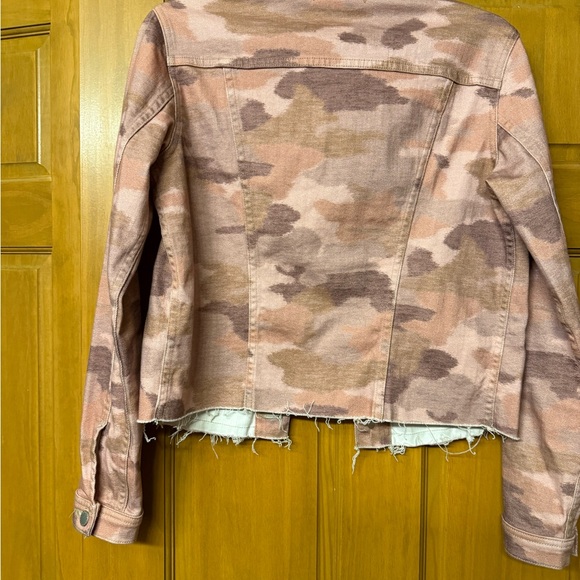 L'AGENCE Janice In Nude Rose Camo Jean jacket, size M - Picture 2 of 3